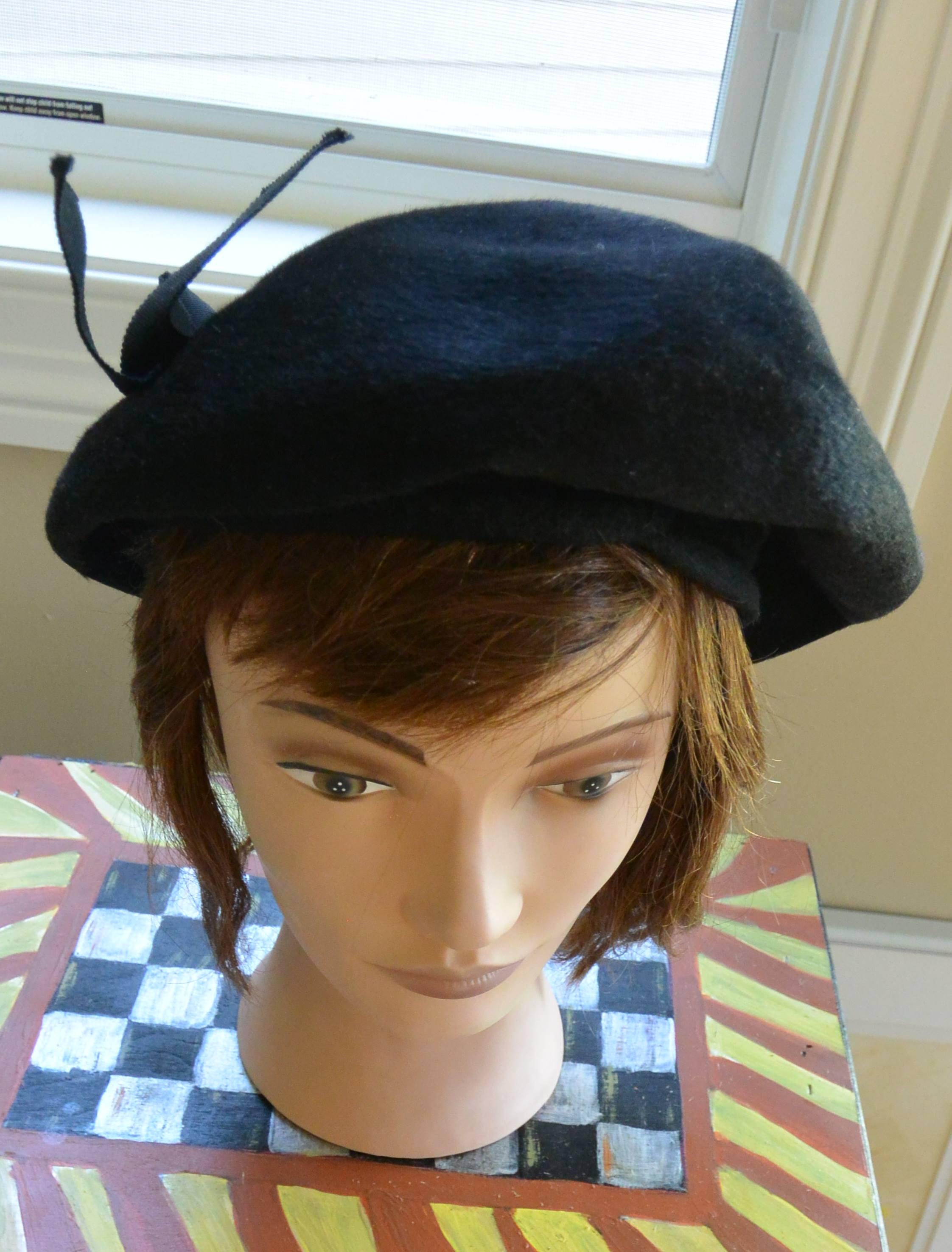 Vintage Schiaparelli Beret Style Hat vintage SCHIAPARELLI hat / black wool 1950s pillbox fur halo  main image 3