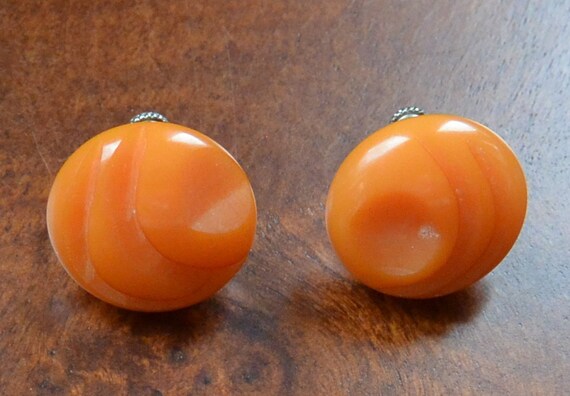 SALE! Bakelite Earrings, 2 Orange Bangle Bracelet… - image 9