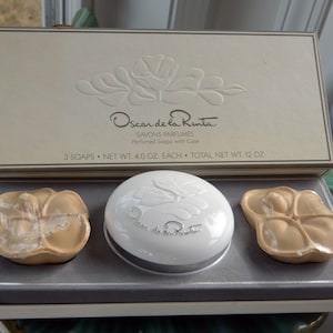SALE! Oscar de la Renta 2 Soaps/Soap Dish Set - UNUSED - Perfumed, 4 Oz Each, Oscar Lovers, Great Gift - Vintage - Very Rare, Fabulous!
