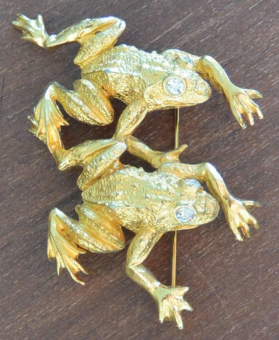 Judith Mullen Frogs Brooch -  Two  Golden Frogs, Crystal Eyes , Famous Piece, Vintage, SALE! View 5