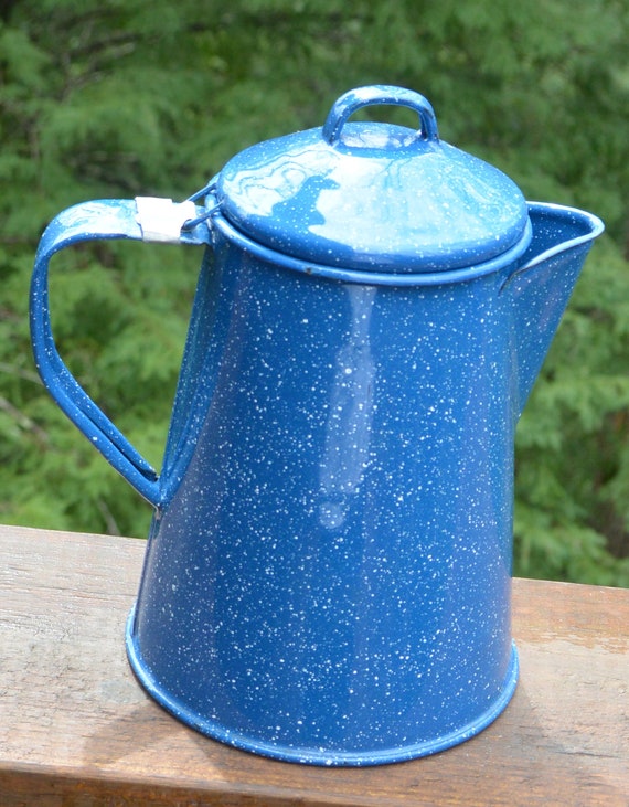 Cafetière vintage en émail bleu design granit, accent argenté