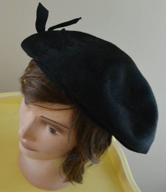Elsa Schiaparelli Black Felt Wool Hat - Paris Couture  display picture 1