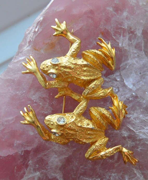 Judith Mullen Frogs Brooch -  Two  Golden Frogs, Crystal Eyes , Famous Piece, Vintage, SALE! View 6