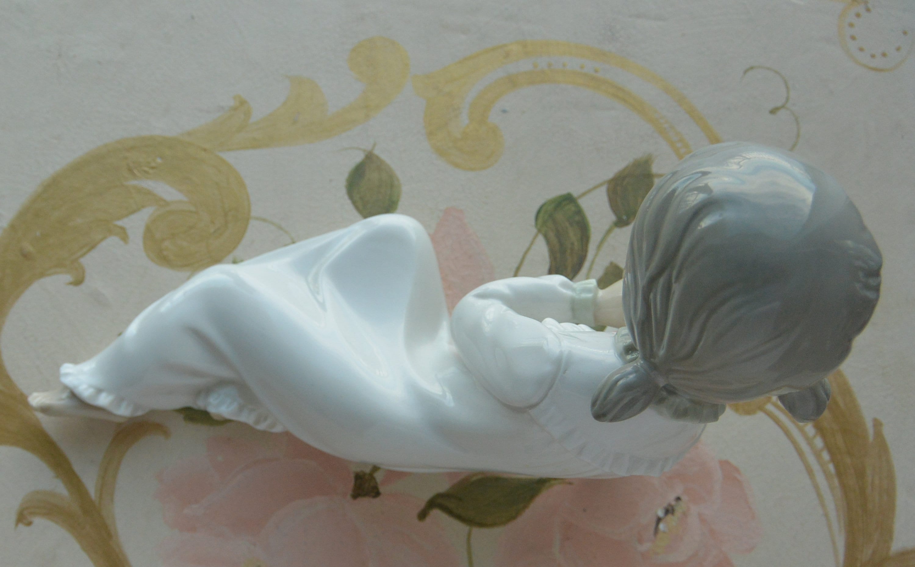 Lladro Zaphir Girl Figurine: Bedtime Prayer, Handmade in Spain