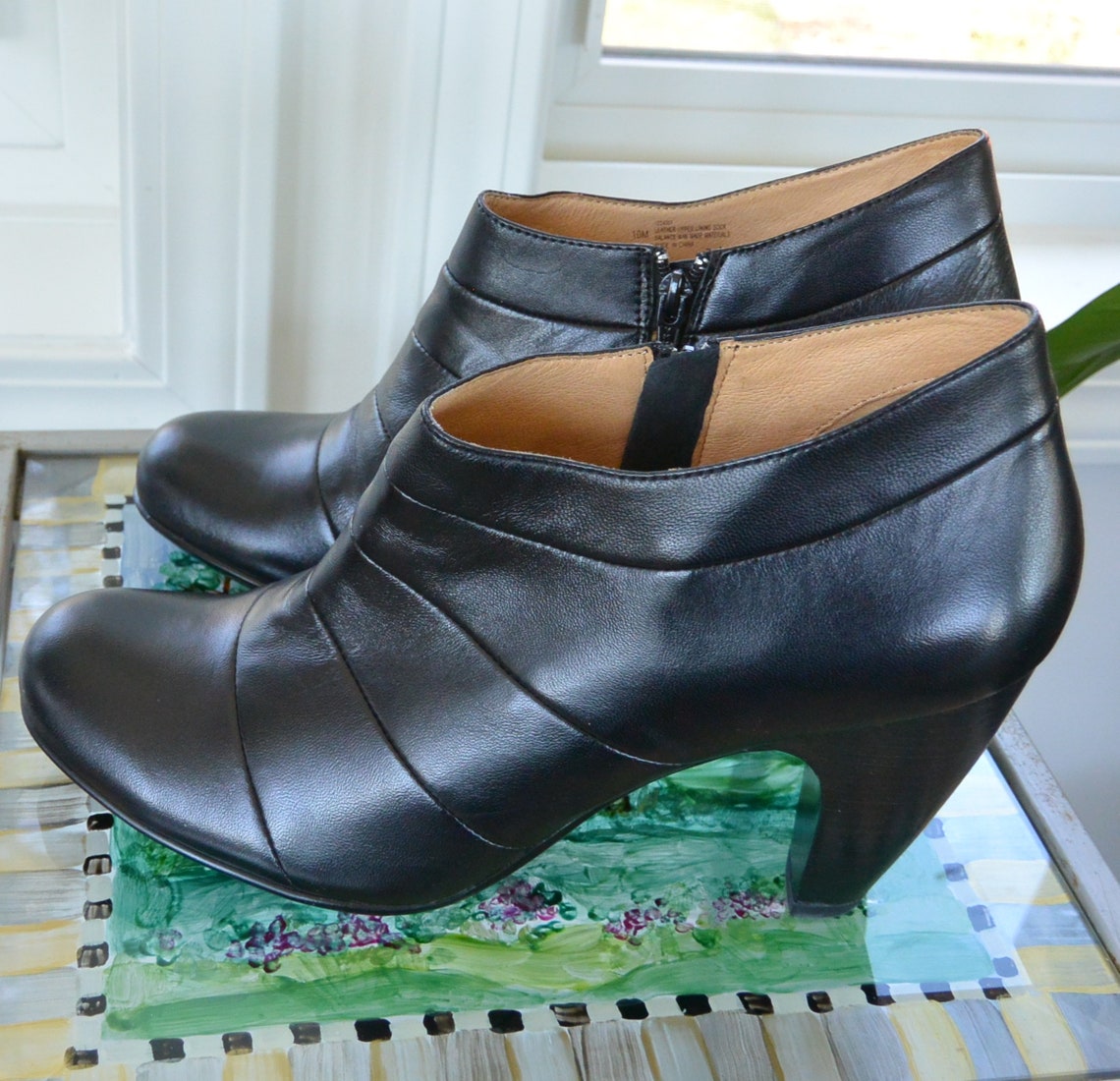 Dillard's Boots - UNUSED w Box - Black Ankle Booties US 10  Euro 42,  Soft Brand, Vintage, SALE!, photo 2 sur 5