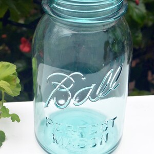 SALE! Ball Blue Mason Jar, 1 Quart - Wedding/Cottage Decor, Great Gift - Vintage - Rare, Fabulous!