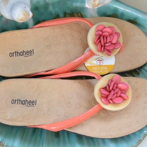 Orthaheel レザーサンダル：未使用 - オレンジフラワーディテール、US 