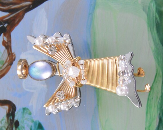 SALE! Liztech Angel Brooch - Signed, Gold Halo/Wi… - image 4