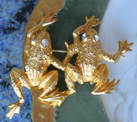 Judith Mullen Frogs Brooch -  Two  Golden Frogs, Crystal Eyes , Famous Piece, Vintage, SALE! View 3