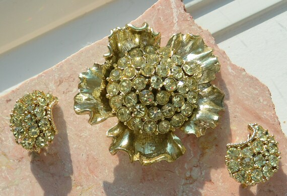 Vintage weiss hotsell brooch