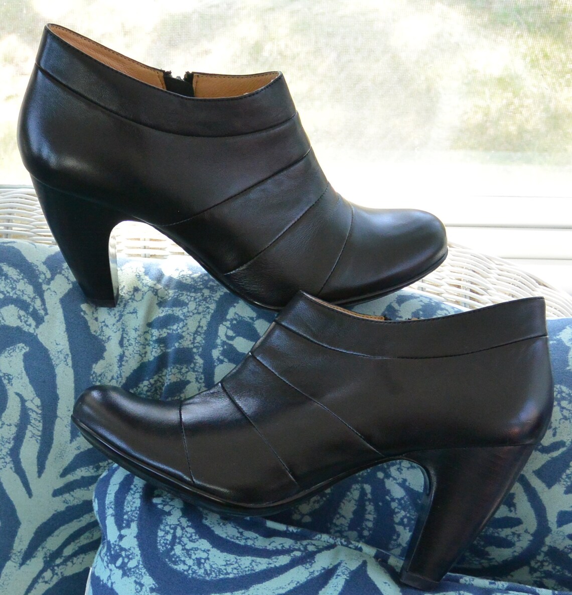 Dillard's Boots - UNUSED w Box - Black Ankle Booties US 10  Euro 42,  Soft Brand, Vintage, SALE!, photo 4 sur 5