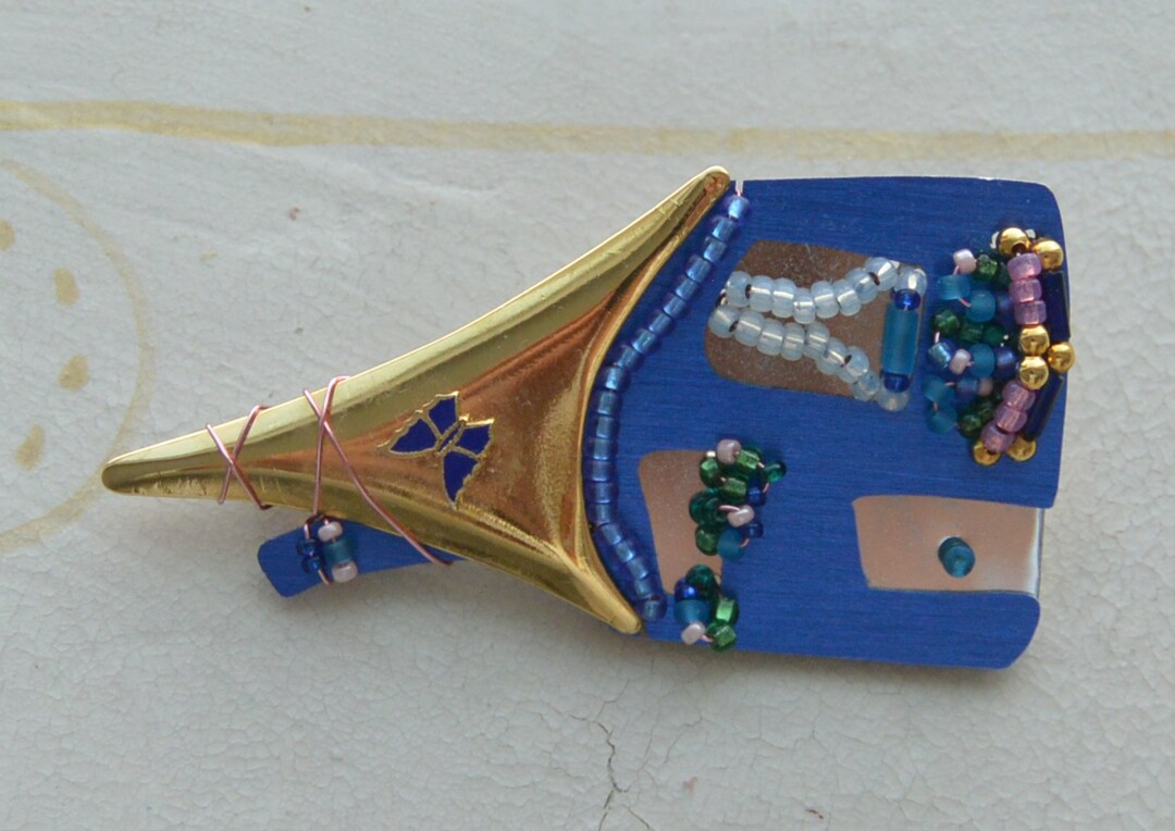 Givenchy Vintage 1990s Large Pearl White Yellow Daisy Flower Gold Retro Brooch a