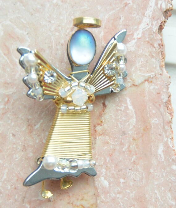 SALE! Liztech Angel Brooch - Signed, Gold Halo/Wi… - image 5