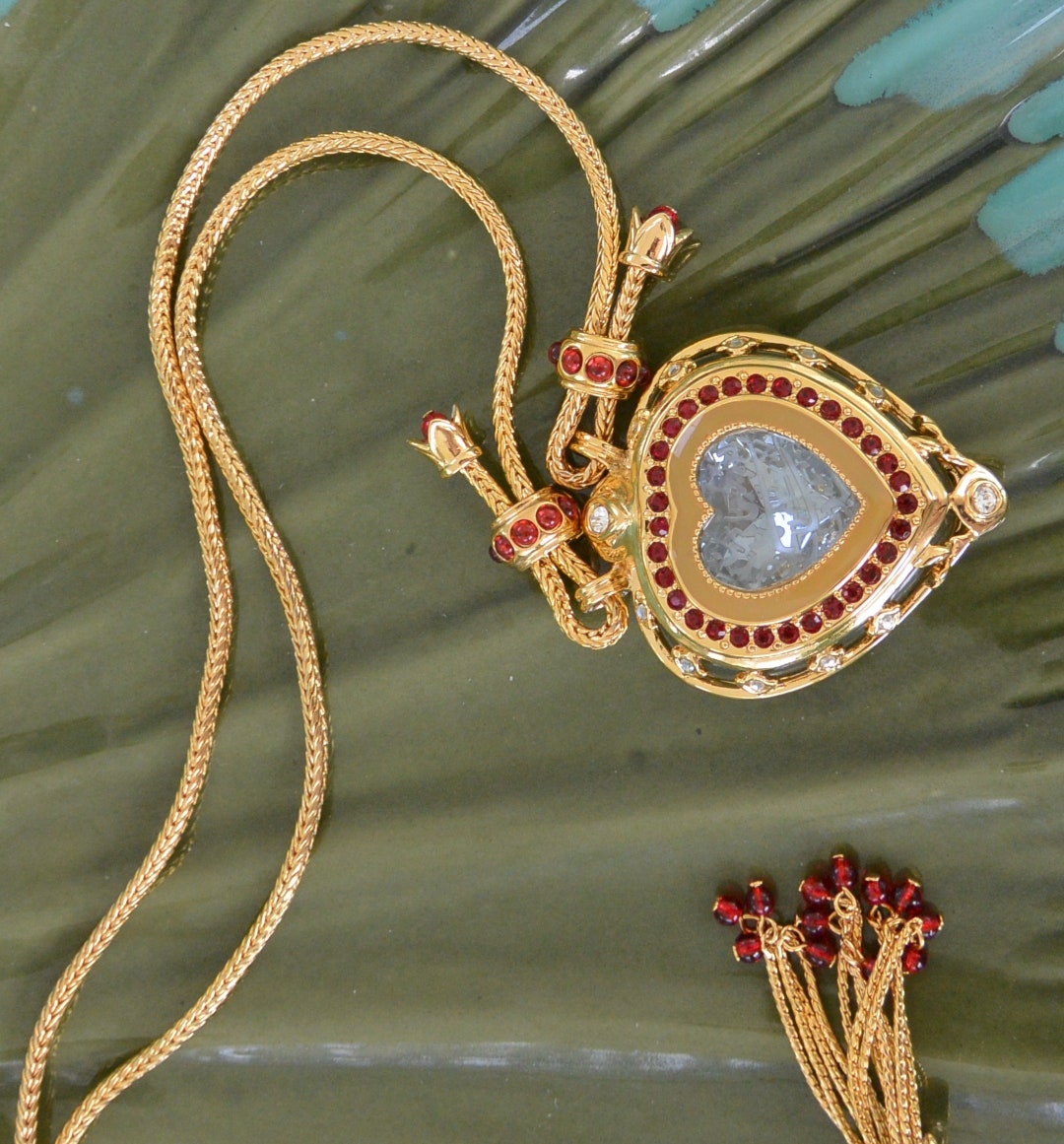 レアエリザベステイラーデザインエイボンブローチ