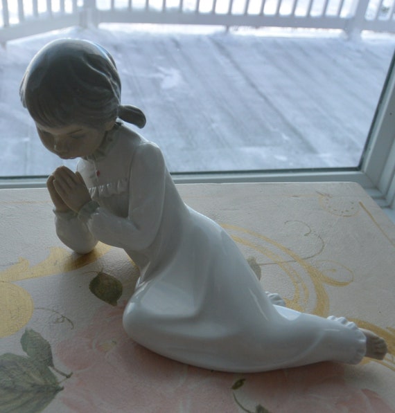 Lladro Zaphir Girl Figurine: Bedtime Prayer, Handmade in Spain