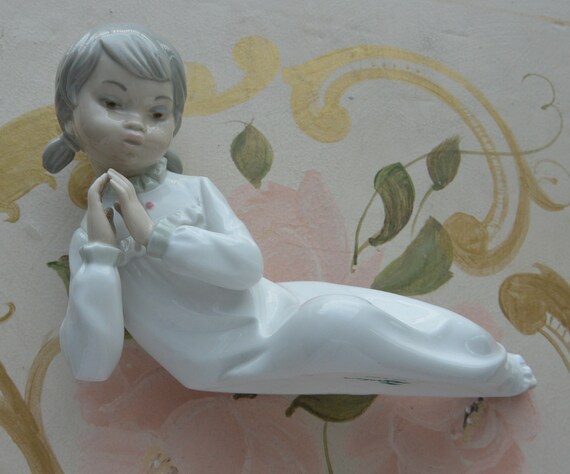 Lladro Zaphir Girl Figurine: Bedtime Prayer, Handmade in Spain