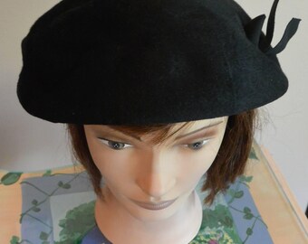 Elsa Schiaparelli Black Felt Wool Hat - Paris Couture  display picture 2