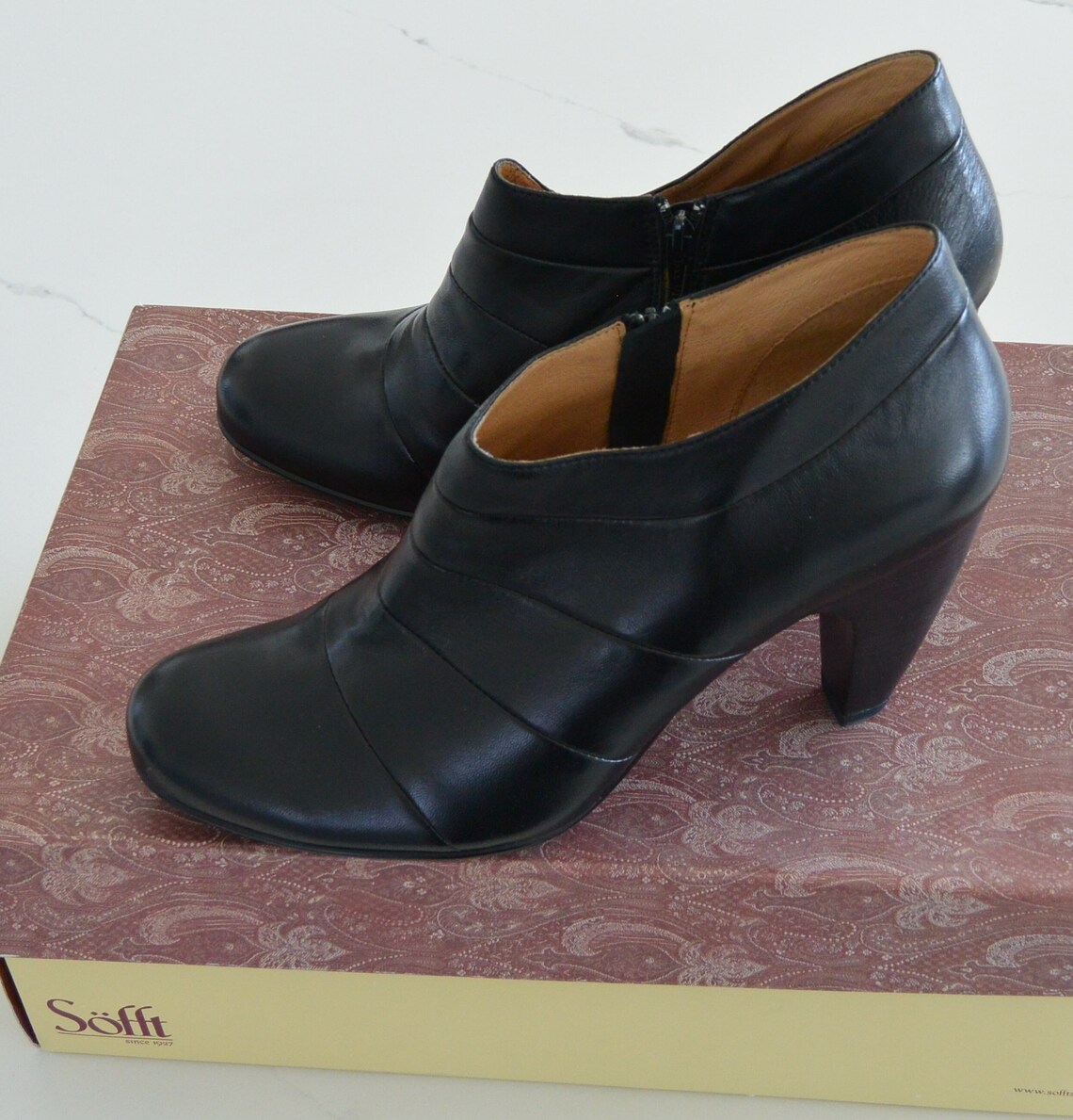 Dillard's Boots - UNUSED w Box - Black Ankle Booties US 10  Euro 42,  Soft Brand, Vintage, SALE!, photo 1 sur 5