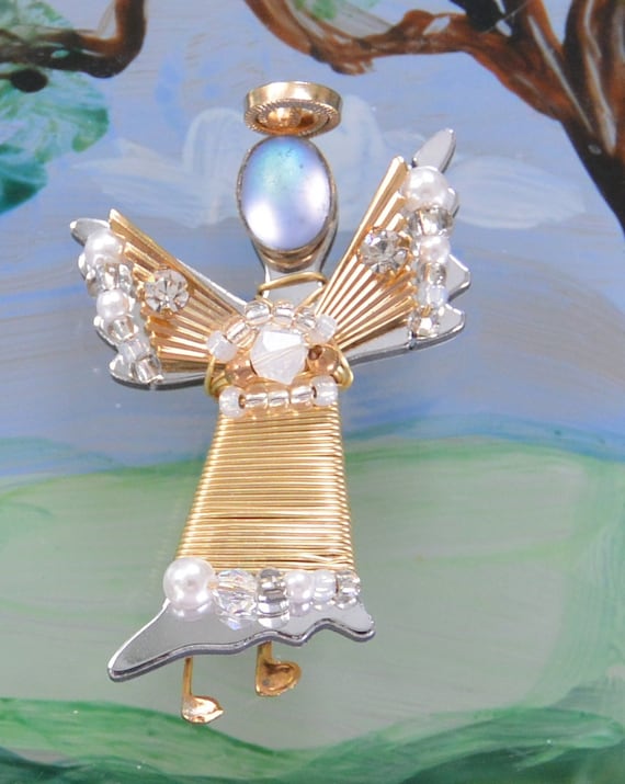 SALE! Liztech Angel Brooch - Signed, Gold Halo/Wi… - image 1