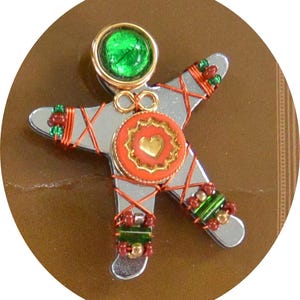 PROMOÇÃO! Broche de biscoito de gengibre Liztech - SEM USO - Assinado, feito à mão, unissex, cartão original, ótimo presente - vintage - raro, aposentado, fabuloso!