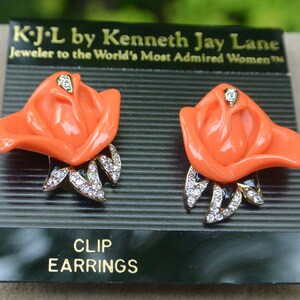 Promo ! Boucles d'oreilles KJL Rose, clip - INUTILISÉ - signées, couleur exquise, émaillée, carte originale, excellent cadeau - vintage - très rare, fabuleux !