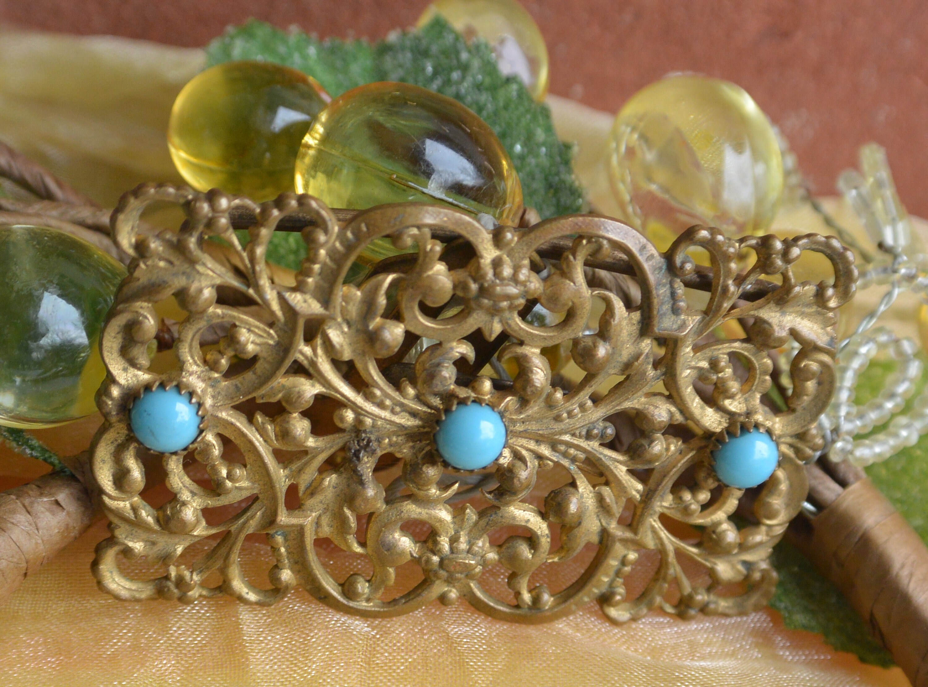 Art Deco Belt Buckle: Gold Tone Metal With Blue Glass  display picture 3