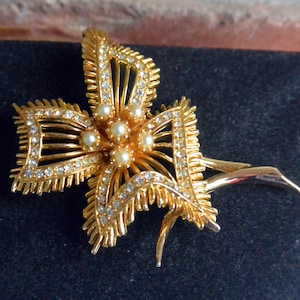 SALE! Hattie Carnegie Brooch - Signed, Open Work, Pearls, Gold Plated,  Elegant, Great Gift- Vintage - Rare, Fabulous!