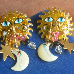 Boucles d&#39;oreilles Lunch at the Ritz - signées, soleil, yeux bleus, lune/étoile, percées, excellent cadeau - vintage - rare, fabuleux !