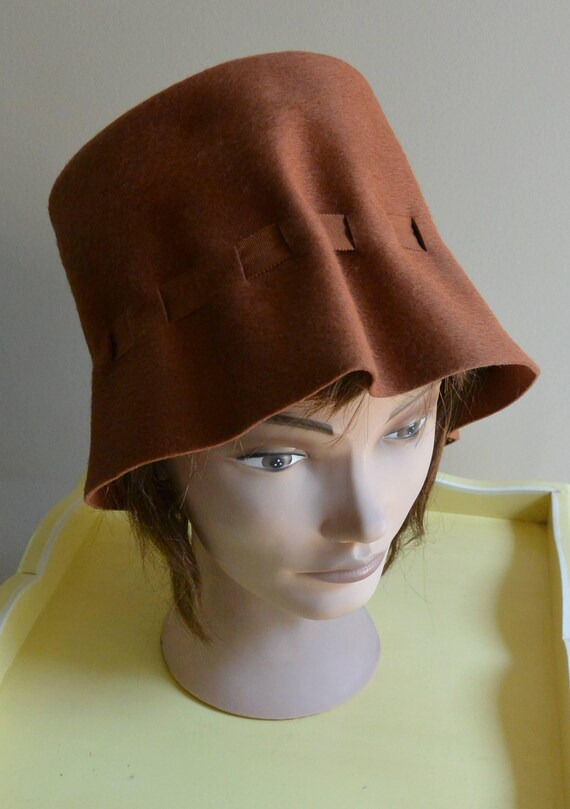 Betmar Felt Wool Hat: Peck & Peck, Fifth Avenue, Elegant  display picture 3
