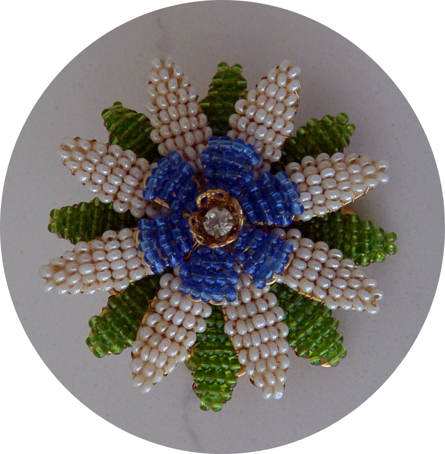 スタンレー ハグラー フラワー ブローチ: 署名入り、マルチカラー