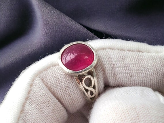 Genuine Ruby ~ Vintage Sterling Silver Ring ~ Siz… - image 1