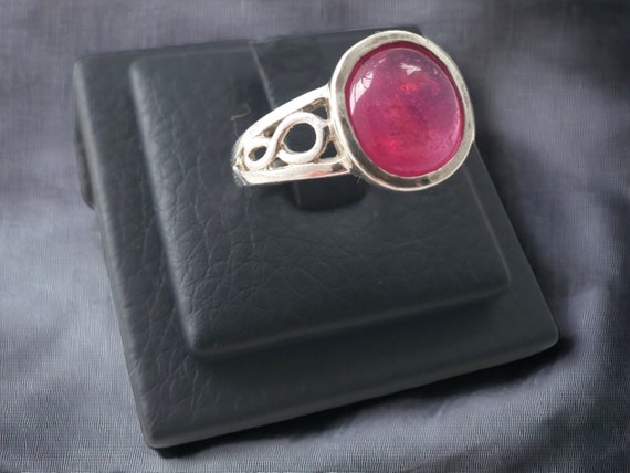 Genuine Ruby ~ Vintage Sterling Silver Ring ~ Siz… - image 2