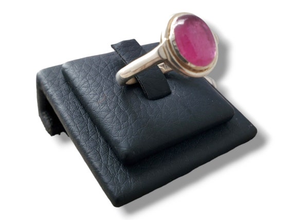 Genuine Ruby ~ Vintage Sterling Silver Ring ~ Siz… - image 5