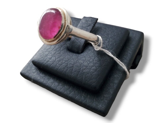 Genuine Ruby ~ Vintage Sterling Silver Ring ~ Siz… - image 6