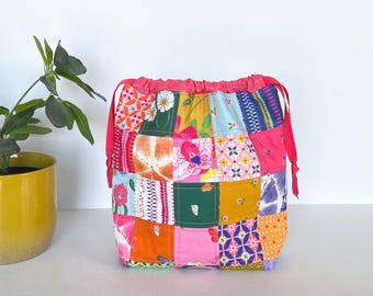 Bolsa rosa con cordón, bolsa acolchada con cierre de patchwork