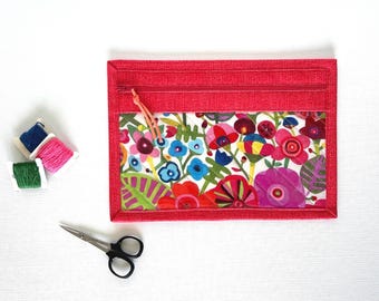 Bolsa roja para proyectos, estuche para lápices con cremallera y diseño de flores arcoíris.