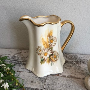 White Ceramic Stoneware Milk Pitcher with Daisies and Gold Trim - Vintage Pitcher - Vintage Serving Pitcher