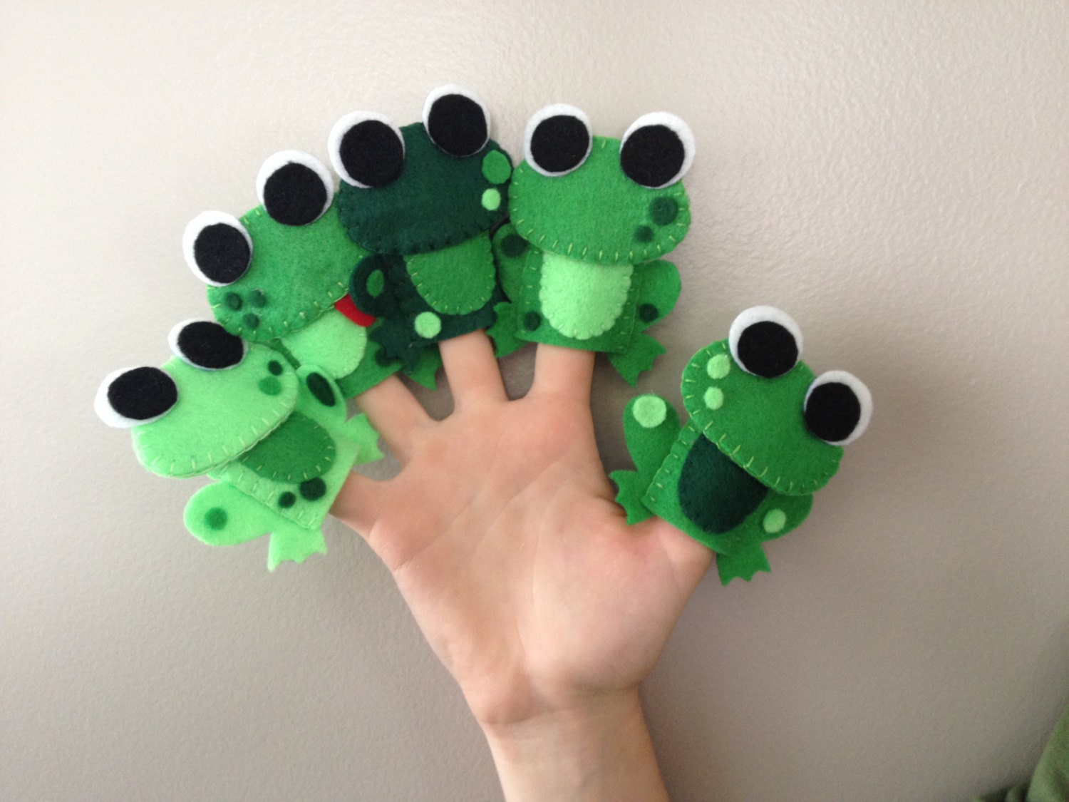 5 Green Speckled Frogs Finger Puppet Set Etsy Canada