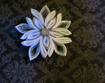 White,Silver Kanzashi Snowflake Alligator Clip