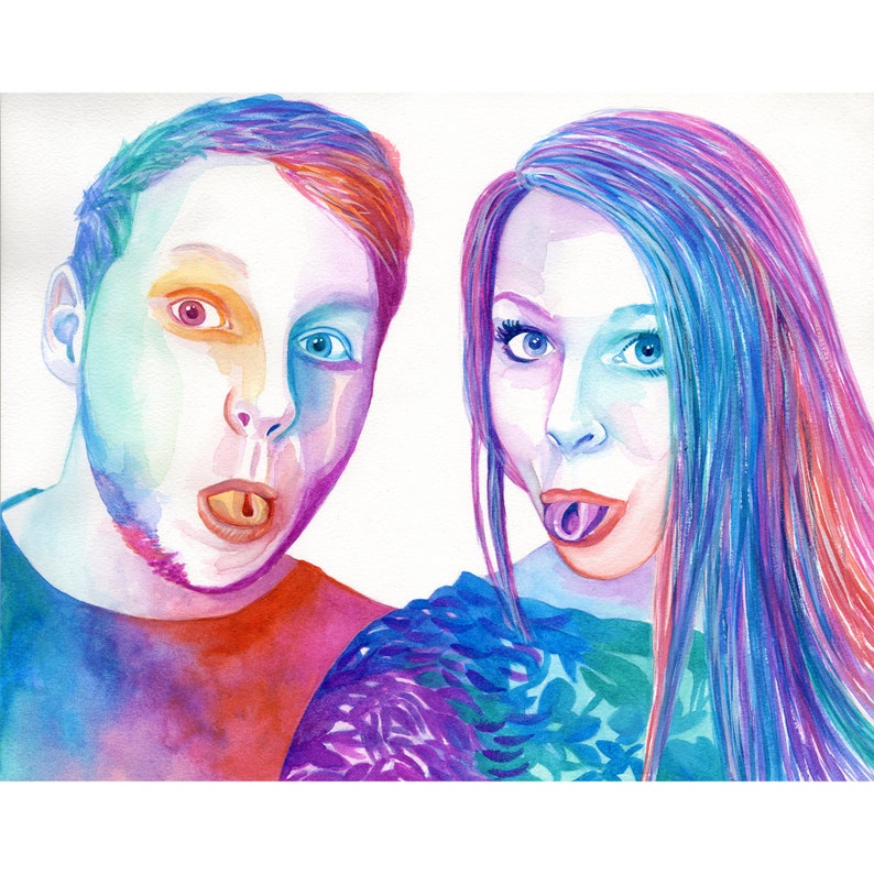 Pode incluir: Uma pintura em aquarela de duas pessoas com a l&iacute;ngua de fora. A pessoa &agrave; esquerda tem cabelo curto e ruivo e est&aacute; vestindo uma camisa vermelha. A pessoa &agrave; direita tem cabelo longo e azul e est&aacute; vestindo uma camisa azul e verde.