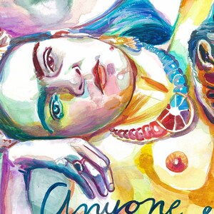 K&ouml;nnte beinhalten: Aquarellmalerei einer liegenden Person, die nach oben blickt. Das Kunstwerk zeigt eine lebendige Palette aus Blau-, Rosa- und Gelbt&ouml;nen. Der Text "Anyone else" ist im unteren Teil des Bildes zu sehen.