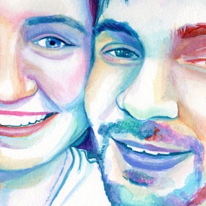 Pode incluir: Uma pintura em aquarela de um casal, uma mulher com cabelo rosa e um homem com barba, sorrindo um para o outro. A pintura &eacute; feita em tons de azul, rosa e verde.