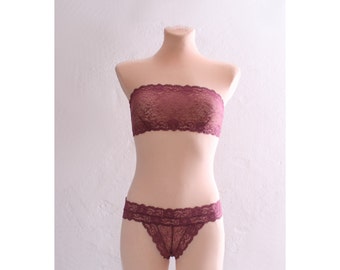 Dessous Set bestehend aus BH und Panty - süße Pflaume // Lingerie aus transzendenter Spitze in lila violett