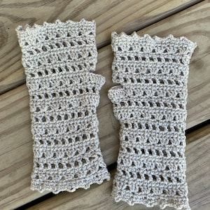 Lizzy Fingerless Gloves Crochet Pattern