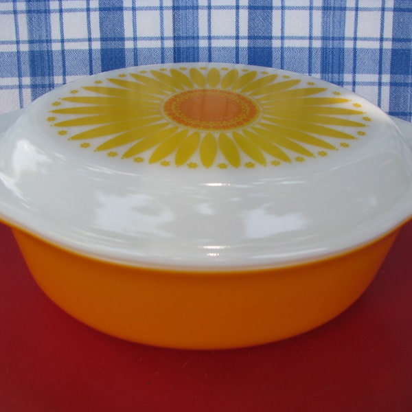 Vintage Yellow Pyrex Sunflower Casserole Orange Covered Daisy 1960's