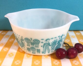 Pyrex Butterprint Casserole- 1 Quart Round - 473 -  White Turquoise - Farmer and Wife - Amish  - Mid Century Vintage 1970's