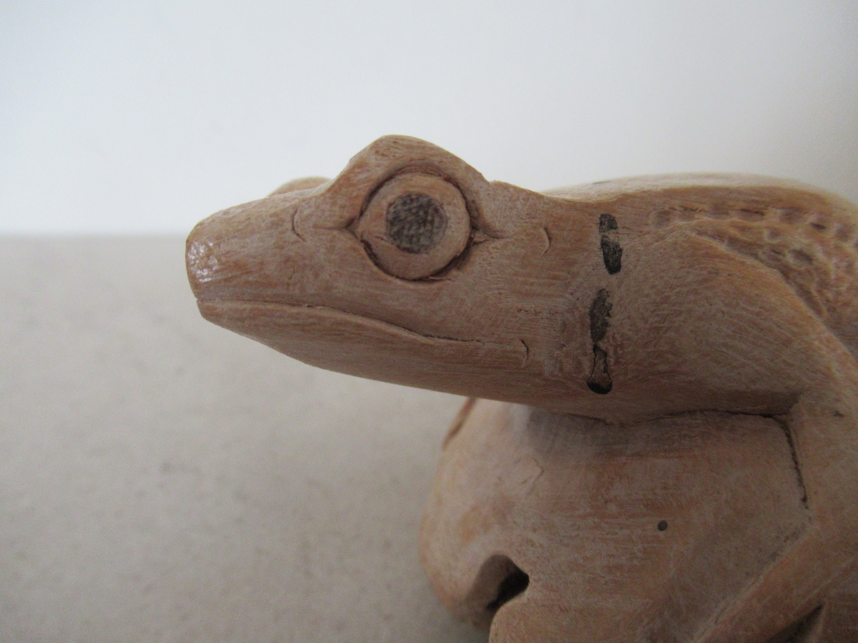 Grenouille Sculptée à La Main En Bois Exotique (bois Parasite) - Sculpture Animalière