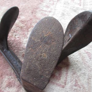 Antique Challenge Cobblers Shoe Menders Last Anvil Rd No 209545 Dates it to 1893 image 4