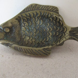 Cenicero de latón vintage con forma de pez, porta cerillas, alfiler, plato, anillo, plato, regalo de pescador