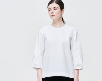 Minimalist blouse made of OEKO-TEX certified cotton poplin